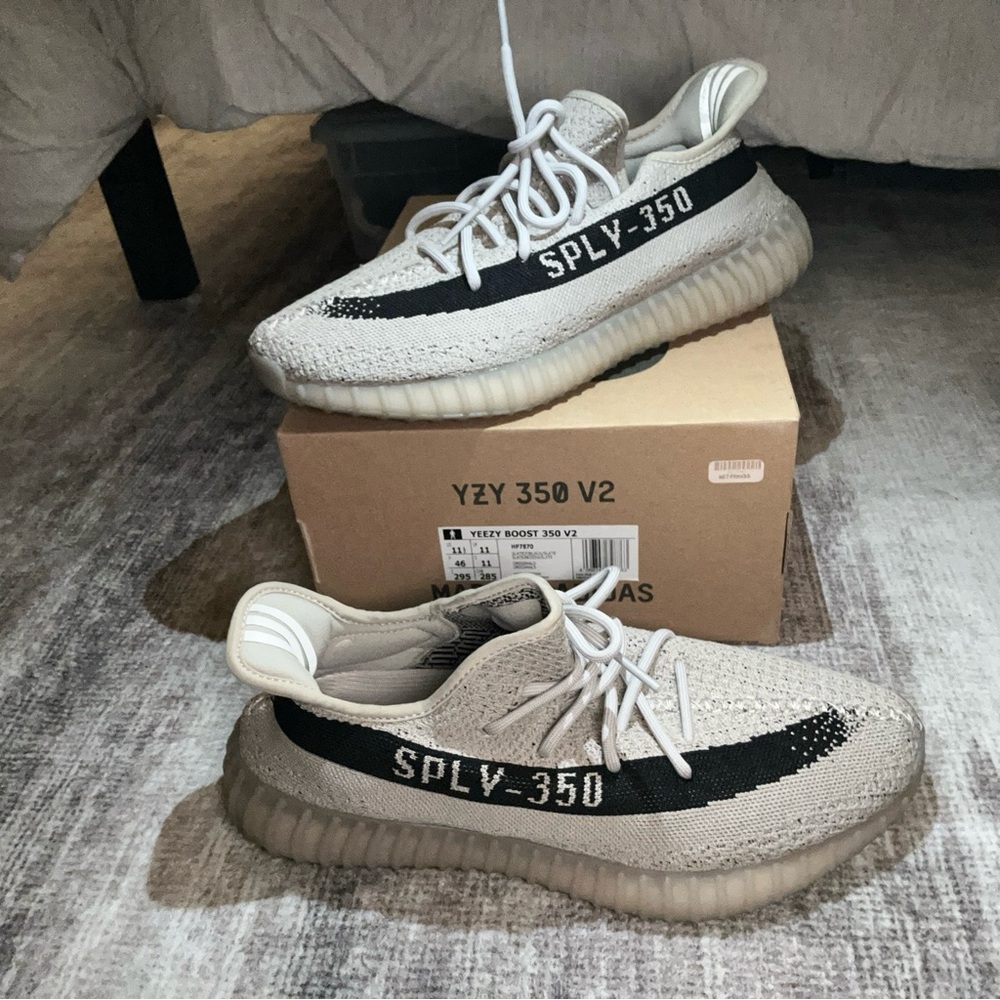 Adidas Yeezy Boost 350 V2 Box